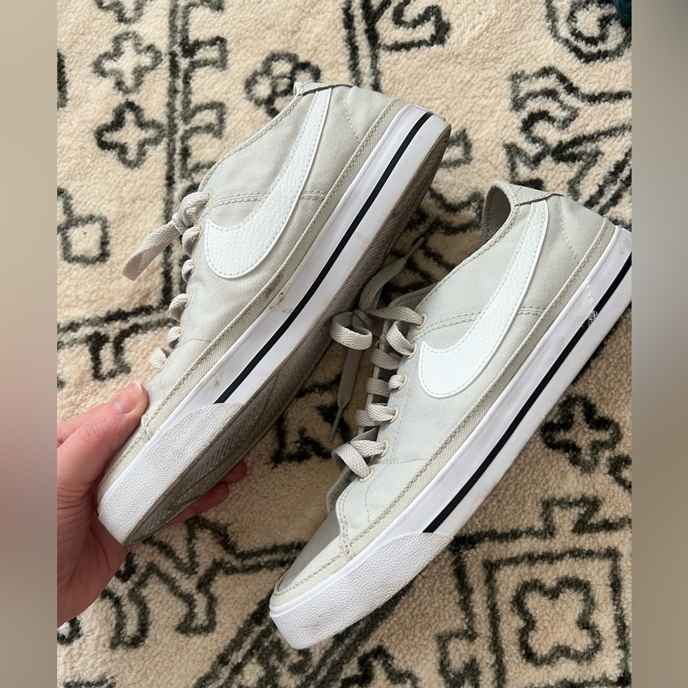 NIKE SNEAKERS
